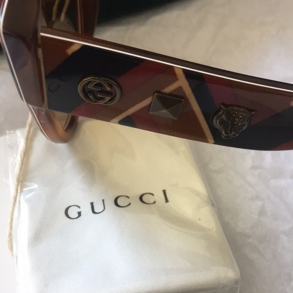 ❌❌SOLD❌❌GUCCI Cat-eye printed sunglasses - Picture 6 of 8